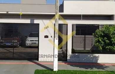 Imagem: A casa possui 3 Dormitórios, 1 Banheiro, 4 Vagas na garagem