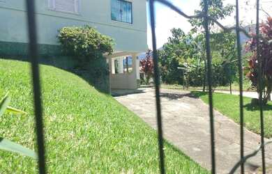 Imagem: A casa possui 2 Dormitórios, 1 Banheiro, 5 Vagas na garagem