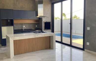 Imagem: A casa em condomínio possui 3 Dormitórios, 4 Banheiros, 2