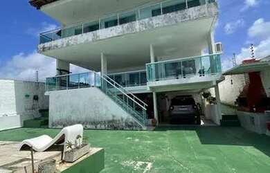 Imagem: A casa possui 3 Dormitórios, 2 Banheiros, 3 Vagas na garagem