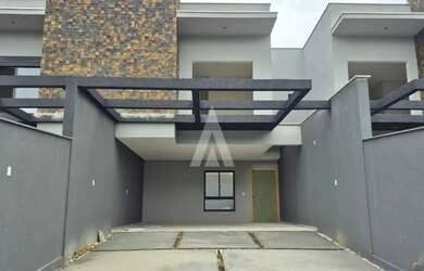 Imagem: A casa possui 3 Dormitórios, 3 Banheiros, 2 Vagas na garagem