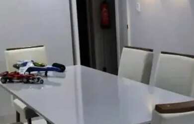 Imagem: O apartamento possui 3 Dormitórios, 1 Banheiro, 1 Vaga na garagem