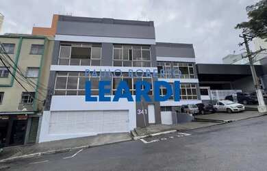 Imagem: O depósito possui 5 Vagas na garagem, 4m² de Área e está