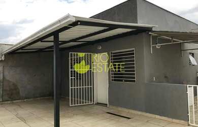 Imagem: A casa possui 2 Dormitórios, 1 Banheiro, 4 Vagas na garagem