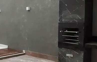 Imagem: A casa possui 4 Dormitórios, 4 Banheiros, 4 Vagas na garagem