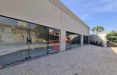 Imagem: O depósito possui 2 Vagas na garagem, 122m² de Área e está