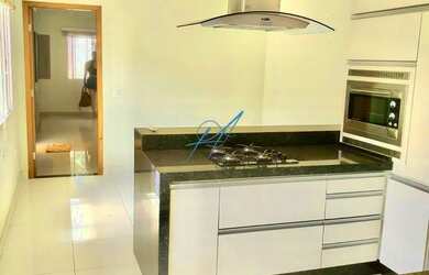 Imagem: A casa possui 3 Dormitórios, 4 Banheiros, 4 Vagas na garagem