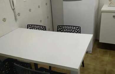 Imagem: O apartamento possui 1 Dormitório, 1 Banheiro, 1 Vaga na garagem