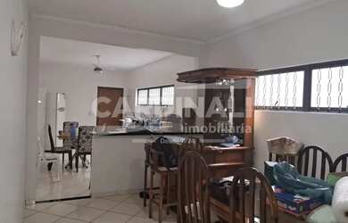 Imagem 5: Casa com ótima localização, acabamento de primeira qualidade, ao lado...