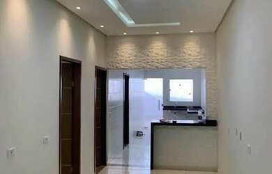 Imagem: A casa possui 2 Dormitórios, 1 Banheiro, 2 Vagas na garagem