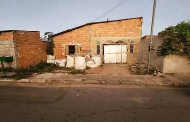 Imagem: O terreno possui 200m² de Área e está localizado em Pedra