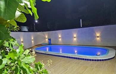 Imagem: A casa possui 3 Dormitórios, Acomodam 5 pessoas, 1 Vaga na