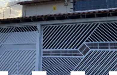 Imagem: A casa possui 5 Dormitórios, 2 Banheiros e está localizado