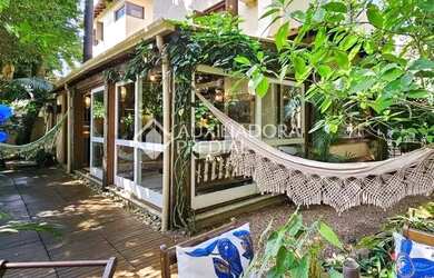 Imagem: A casa em condomínio possui 4 Dormitórios, 5 Banheiros, 380m²