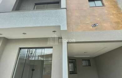 Imagem: A casa possui 3 Dormitórios, 2 Banheiros, 103m² de Área