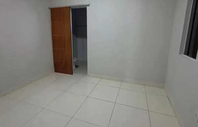 Imagem: A casa à venda possui 2 Dormitórios, 1 Banheiro, 1 Vaga na