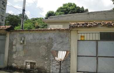 Imagem: A casa possui 1 Dormitório, 1 Banheiro, 1 Vaga na garagem