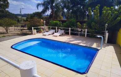 Imagem: A chácara possui 1.500m² de Área e está localizado em Centro