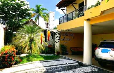 Imagem: A casa possui 5 Dormitórios, 5 Banheiros, 4 Vagas na garagem