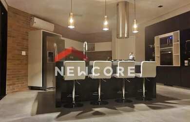 Imagem: A casa em condomínio possui 4 Dormitórios, 5 Banheiros, 2