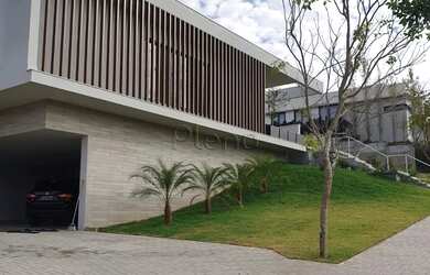 Imagem: A casa em condomínio possui 5 Dormitórios, 5 Banheiros, 4