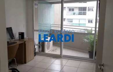 Imagem: O depósito à venda possui 1 Vaga na garagem e 44m² de Área