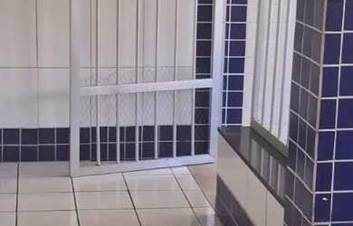 Imagem: A casa possui 2 Dormitórios, 2 Banheiros e 100m² de Área