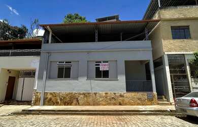 Imagem: A casa possui 3 Dormitórios, 1 Banheiro e 176m² de Área e