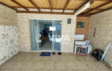 Imagem: A casa possui 2 Dormitórios, 1 Banheiro, 1 Vaga na garagem