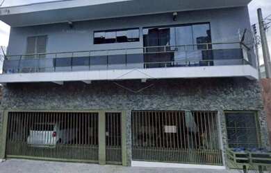 Imagem: A casa possui 4 Dormitórios, 4 Banheiros, 3 Vagas na garagem