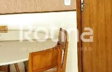 Imagem: O apartamento possui 3 Dormitórios, 1 Banheiro, 2 Vagas na