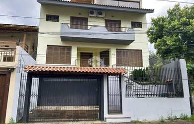 Imagem: A casa possui 3 Dormitórios, 5 Banheiros, 4 Vagas na garagem