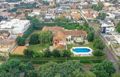 Imagem: A casa possui 4 Dormitórios, 5 Banheiros, 5 Vagas na garagem