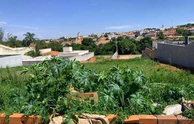 Imagem 2: Vendo terreno na Colina Verde