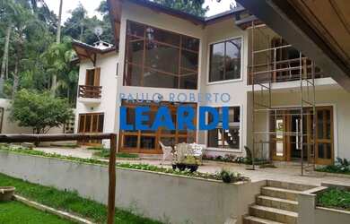 Imagem: A casa em condomínio possui 4 Dormitórios, 4 Banheiros, 5