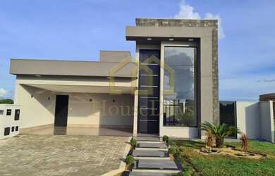 Imagem: A casa em condomínio possui 3 Dormitórios, 3 Banheiros, 2