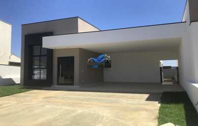 Imagem: A casa em condomínio possui 3 Dormitórios, 3 Banheiros, 3