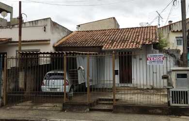 Imagem: A casa possui 3 Dormitórios, 2 Banheiros e 1 Vaga na garagem