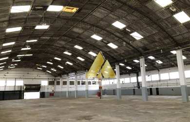 Imagem: O depósito possui 5 Vagas na garagem, 4.000m² de Área e