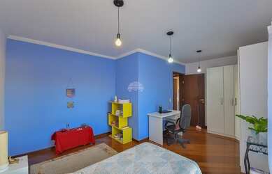 Imagem: A casa possui 3 Dormitórios, 4 Banheiros, 5 Vagas na garagem