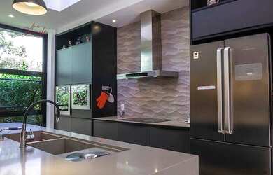 Imagem: A casa em condomínio possui 4 Dormitórios, 4 Banheiros, 3