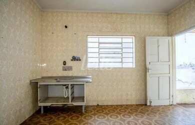 Imagem: A casa possui 5 Dormitórios, 3 Banheiros, 1 Vaga na garagem