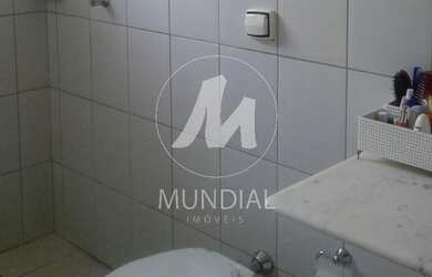 Imagem: A casa possui 3 Dormitórios, 2 Banheiros, 4 Vagas na garagem