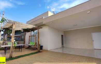 Imagem: A casa em condomínio possui 4 Dormitórios, 5 Banheiros, 4