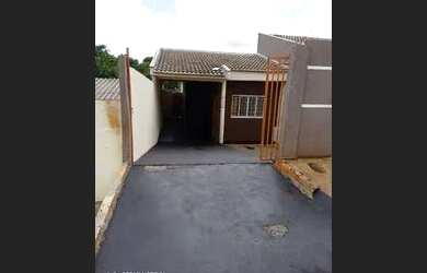 Imagem: A casa possui 3 Dormitórios, 2 Banheiros, 1 Vaga na garagem