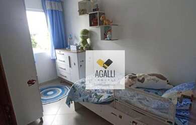 Imagem: A casa possui 3 Dormitórios, 2 Banheiros, 4 Vagas na garagem