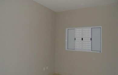 Imagem: A casa possui 2 Dormitórios, 1 Banheiro, 1 Vaga na garagem