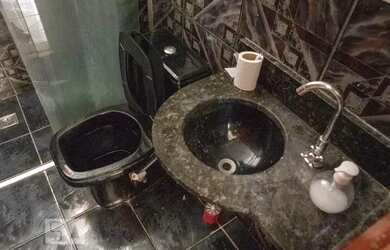 Imagem: A casa possui 2 Dormitórios, 1 Banheiro, 70m² de Área e