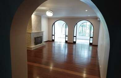 Imagem: A casa em condomínio possui 4 Dormitórios, 5 Banheiros, 4