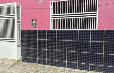 Imagem: A casa possui 2 Dormitórios, 1 Banheiro, 1 Vaga na garagem